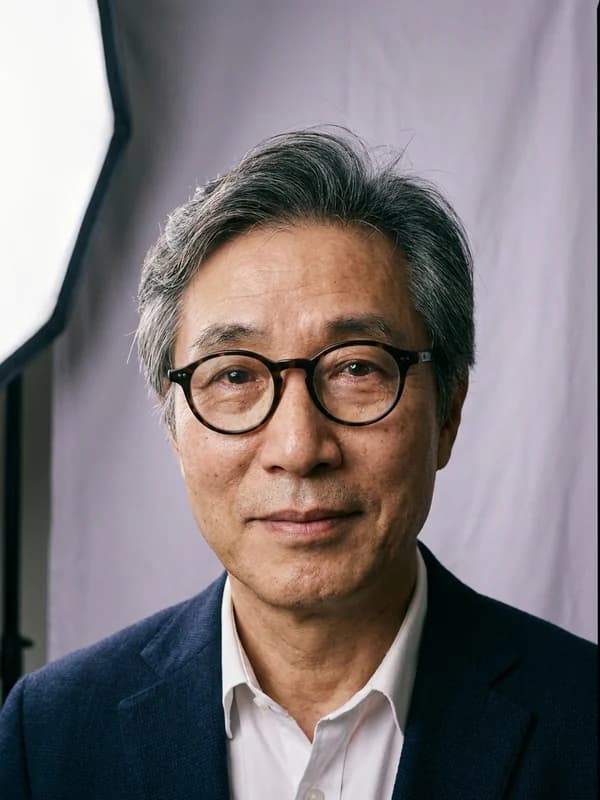 밝은 회색 배경 느낌 사진